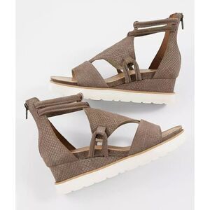 NIB Diba True Green Clover Taupe Suede Leather Sandal 12